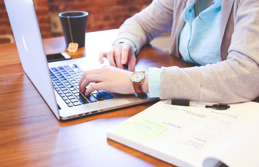 lady on laptop