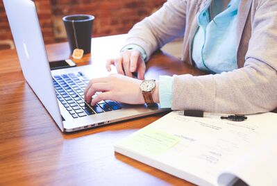 lady on laptop